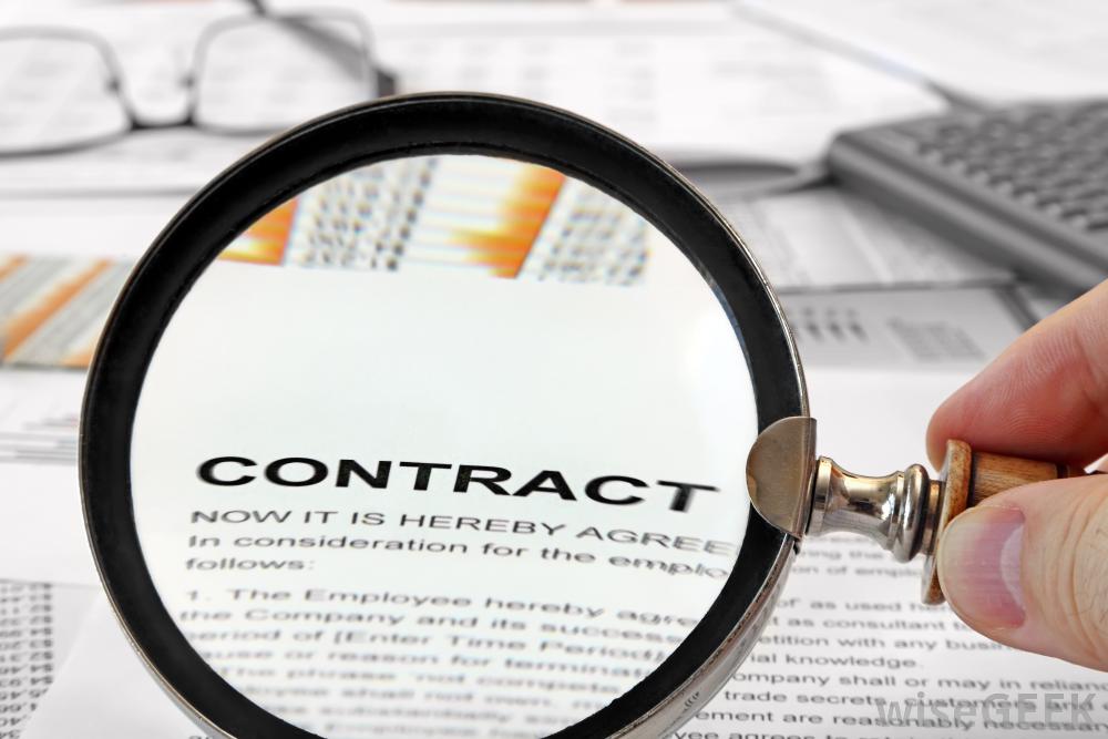 magnifying-glass-on-contract