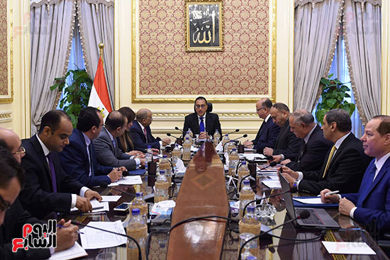 رئيس الوزراء يتابع خطة تطوير هيئة النقل العام بالقاهرة (2)