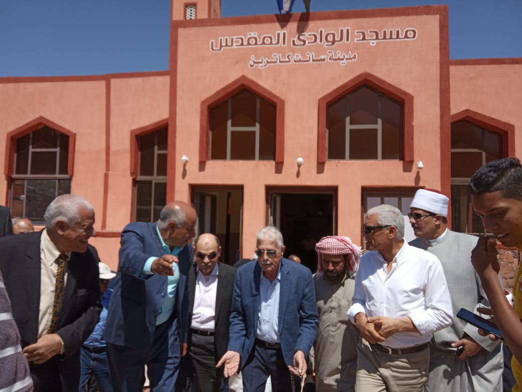 محافظ جنوب سيناء يتفقد متحف السادات (6)