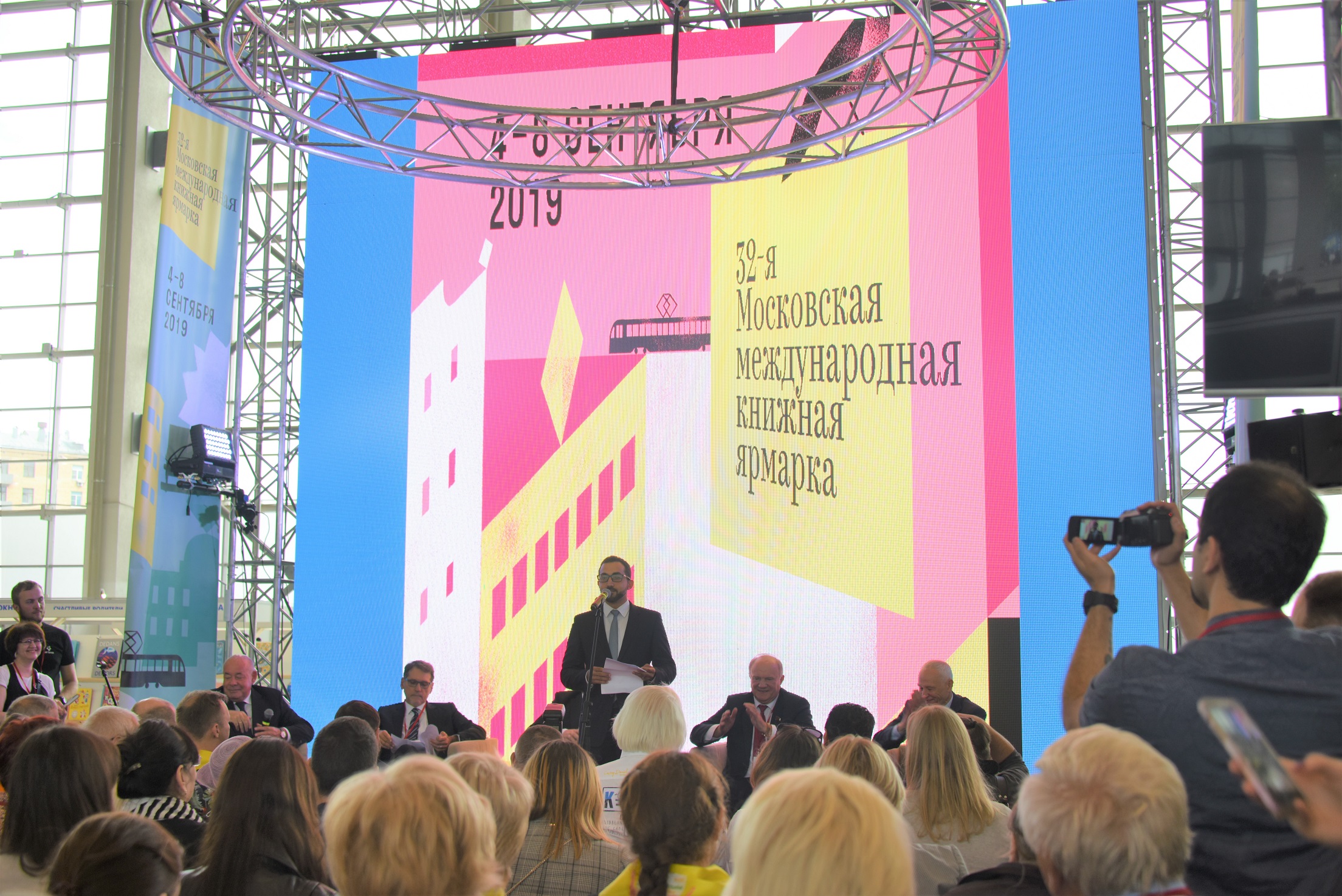 خلال افتتاح فعاليات الشارقة ضيفاً مميزاً على معرض موسكو الدولي للكتاب (1)