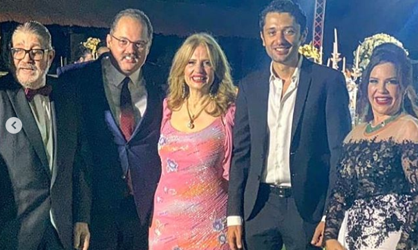 شاهد زوجة محمود عبد العزيز الأولى مع أبنائها فى ظهور نادر اليوم السابع