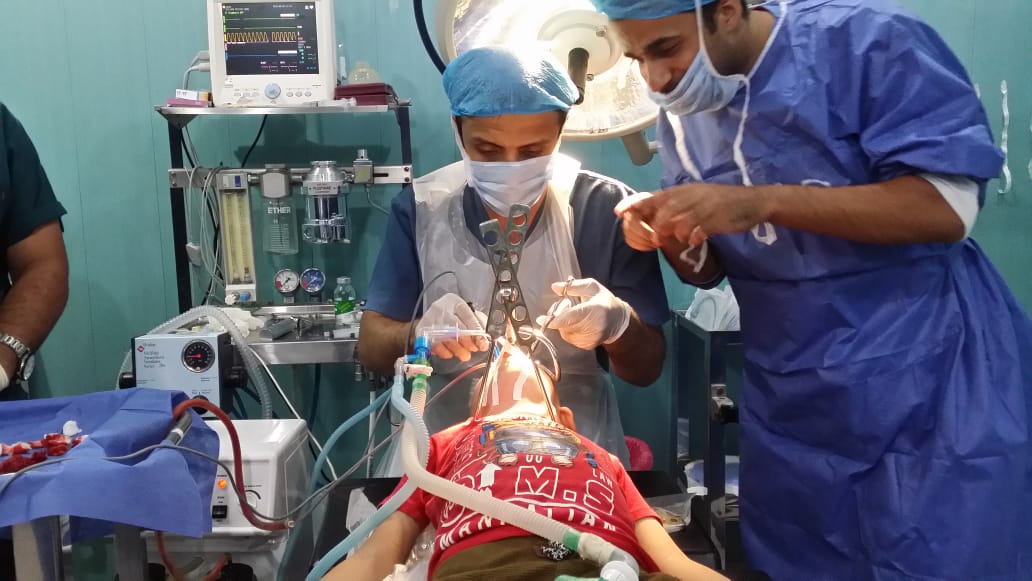 قافلة جراحية تجرى 28 عملية بالمجان لأطفال مدينة الواحات بالجيزة (1)