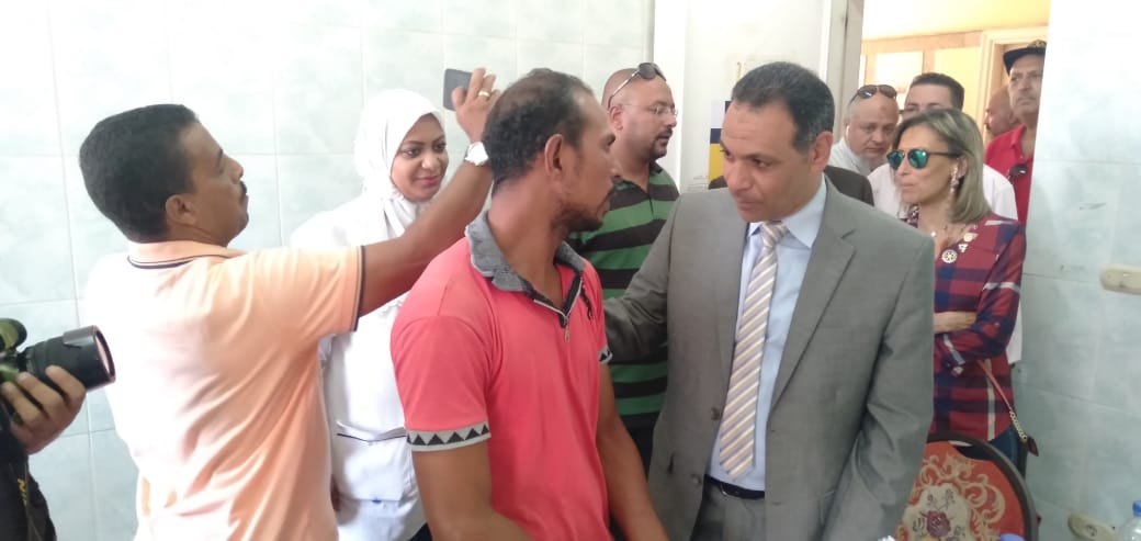 رئيس جهاز مدينة بدر يتفقد أكب رقافلة طبية بالمدينة  (6)