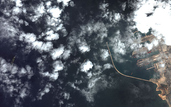 الأقمار الصناعية تلتقط صور الناقلة فى ميناء طرطوس