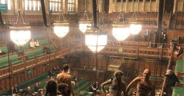عراة داخل البرلمان البريطانى