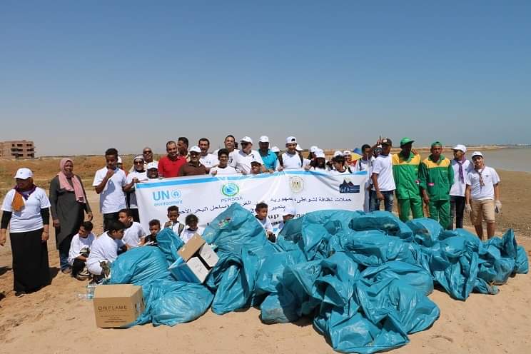 حملة أزالة النفايات من شواطئ البحر الأحمر (4)