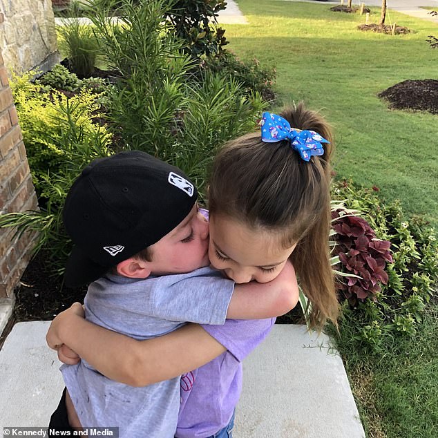 الطفل وأخته3 الطفل وأخته3