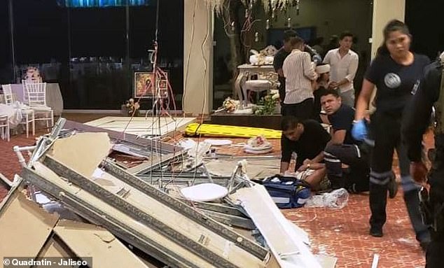 إصابة 20 شخصا عقب انهيار سقف قاعة أفراح بالمكسيك (2)