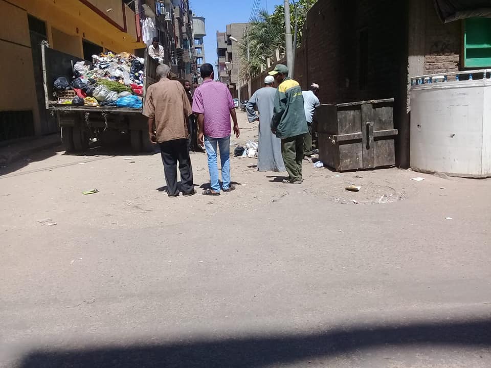 حملات نظافة وتجميل بمحيط طريق الكباش ورفع 9 أطنان قمامة ومخلفات بمدينة الأقصر (4)
