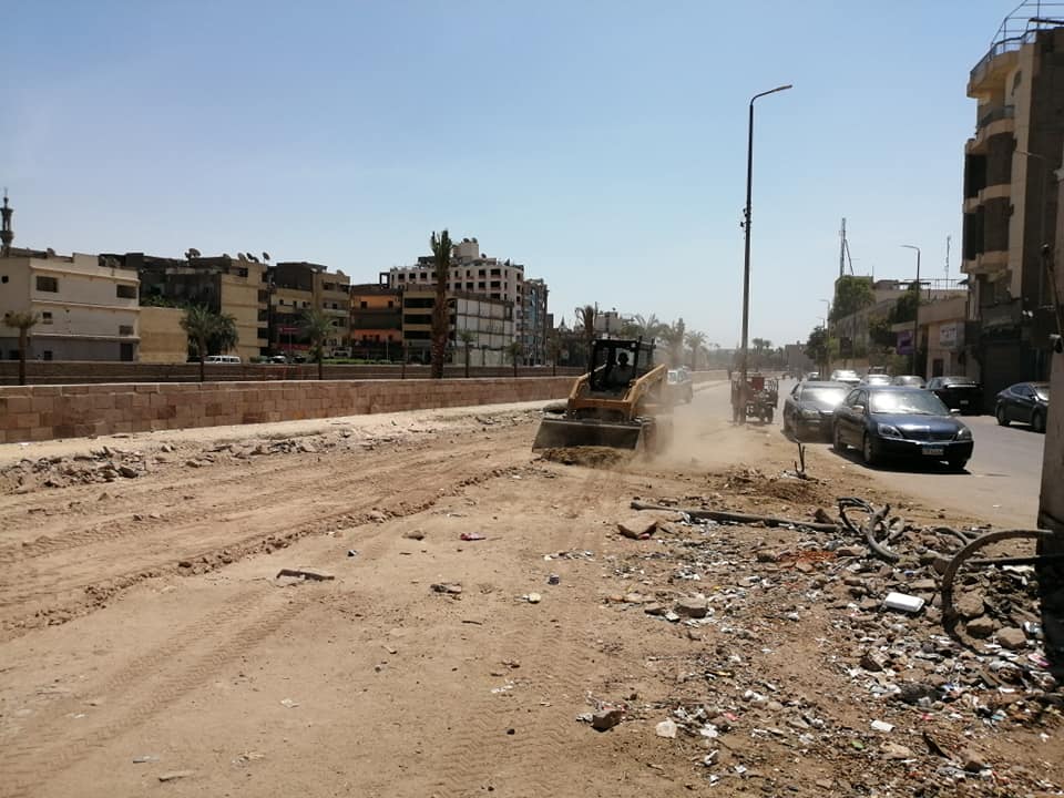 حملات نظافة وتجميل بمحيط طريق الكباش ورفع 9 أطنان قمامة ومخلفات بمدينة الأقصر (6)