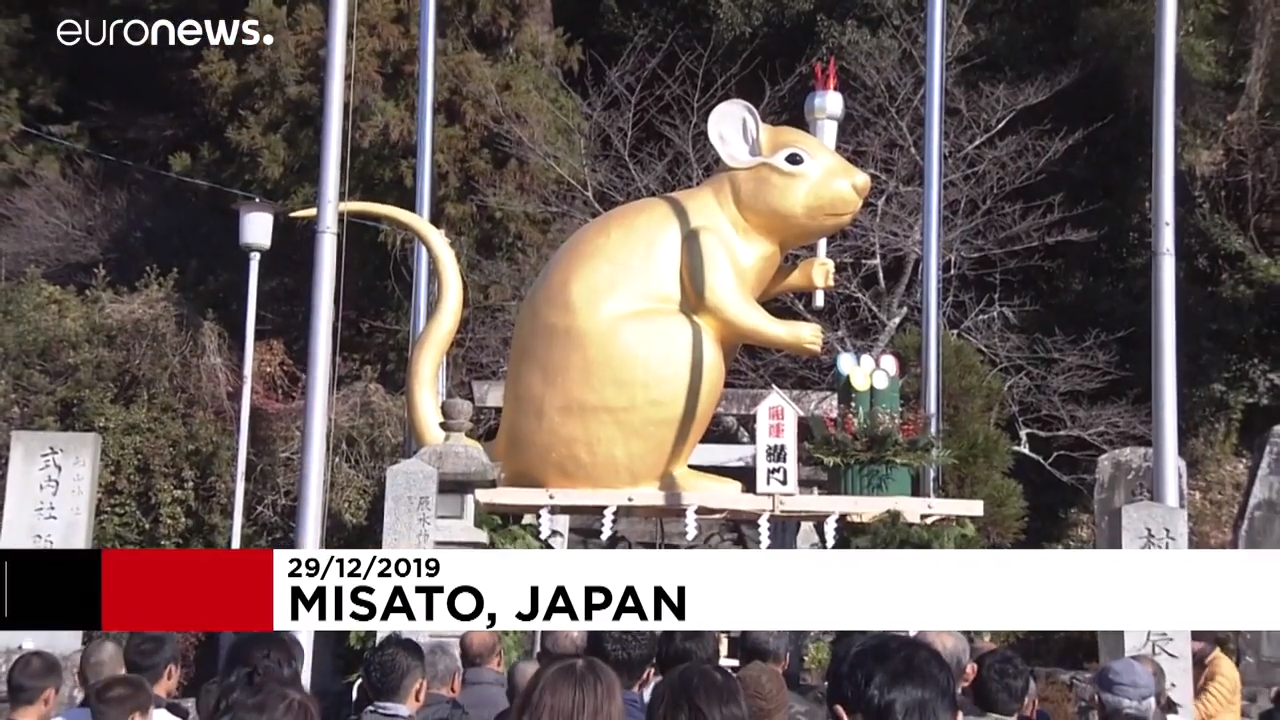 مشهد التمثال الذهبى فى اليابان