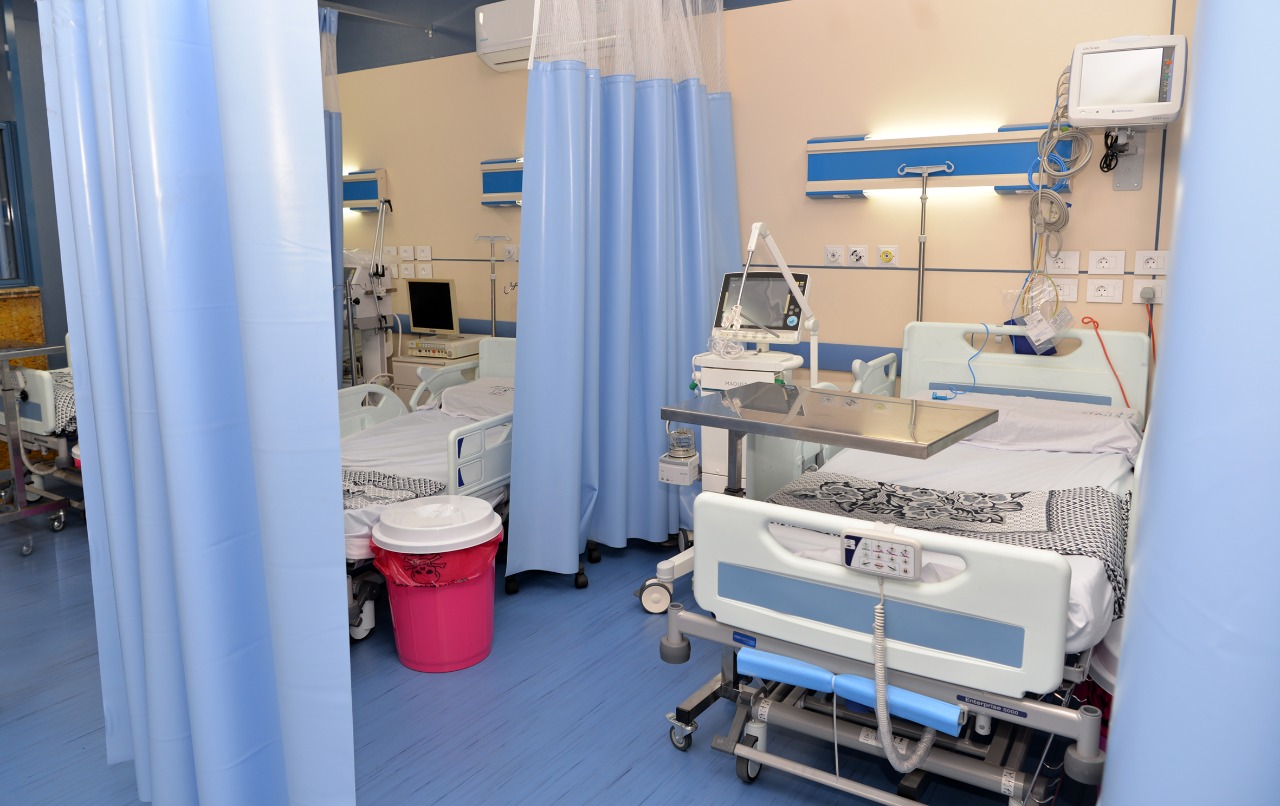 رئيس جامعة المنصورة يفتتح 15 وحدة عناية مركزة بمستشفى الطوارئ  (3)