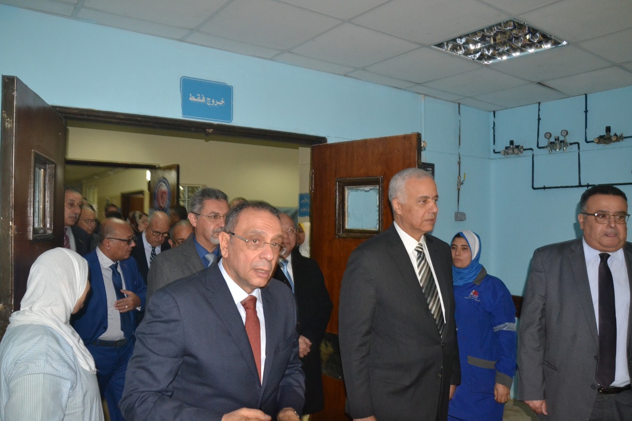 رئيس جامعة الإسكندرية يفتتح أعمال تجديد مستشفى الشاطبى (5)
