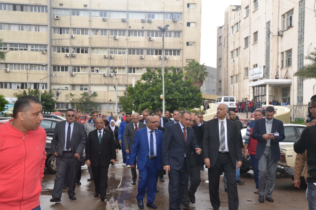 رئيس جامعة الإسكندرية يفتتح أعمال تجديد مستشفى الشاطبى (3)