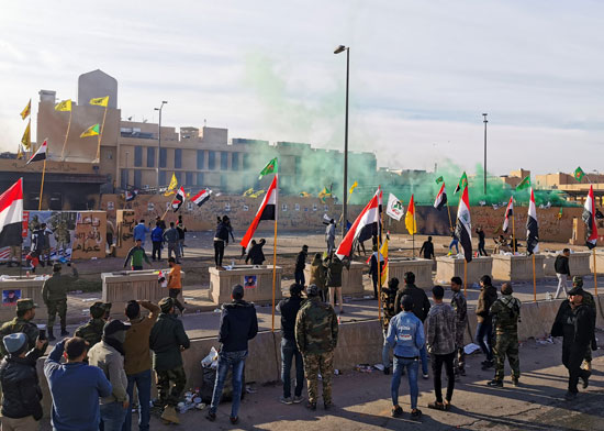 المتظاهرون-أمام-مقر-السفارة-الأمريكية-ببغداد