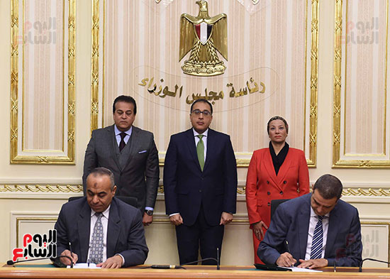 توقيع اتفاقيات بمجلس الوزراء (2)