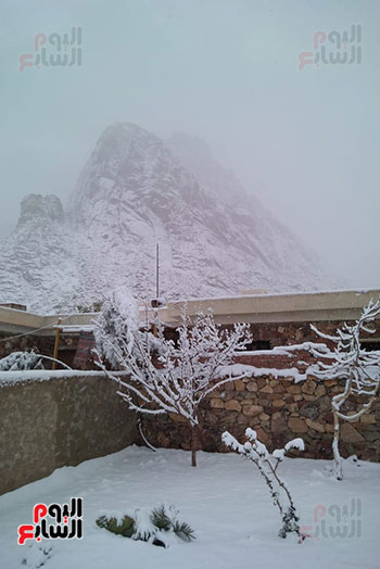 الثلج يغطي مدينة سانت كاترين بجنوب سيناء (3)