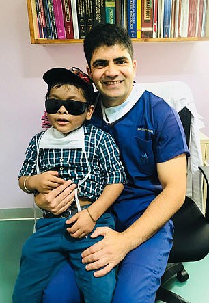الطفل مع طبيبه