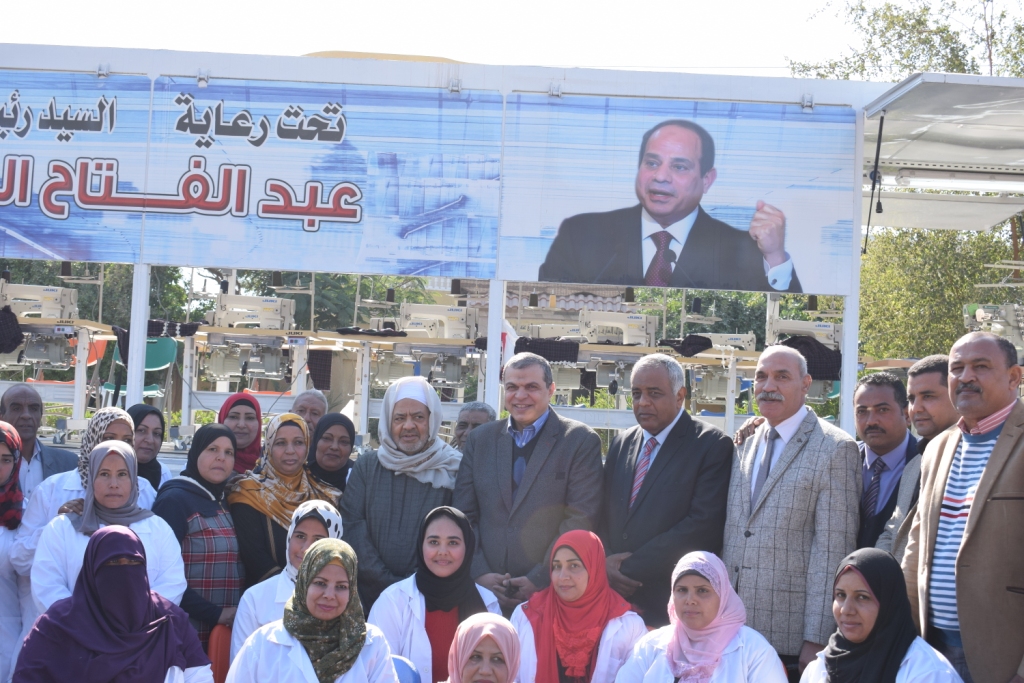 وزير القوي العاملة يختتم زيارته لمحافظة الأقصر (4)