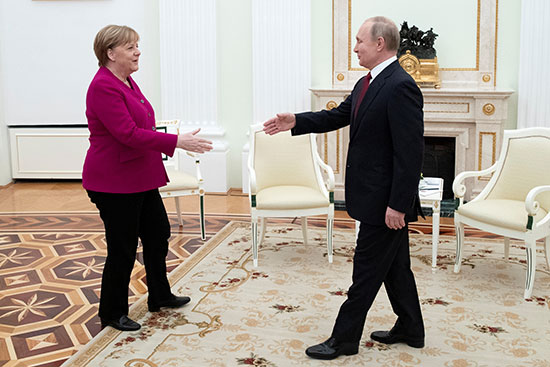 الرئيس الروسى بوتين يستقبل المستشارة الألمانبة ميركل فى الكرملين