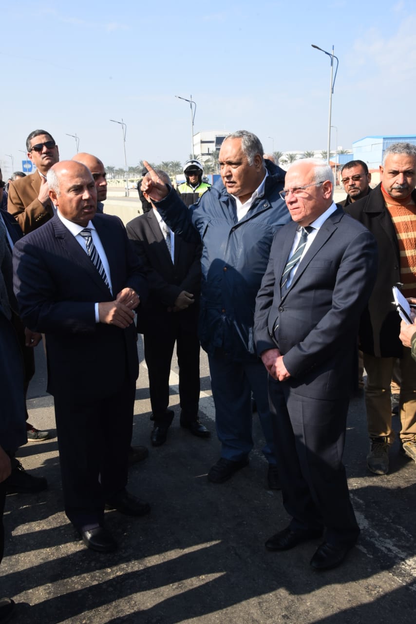 وزير النقل ومحافظ بورسعيد يتفقدان كباري وطرق منطقة الرسوة  (6)