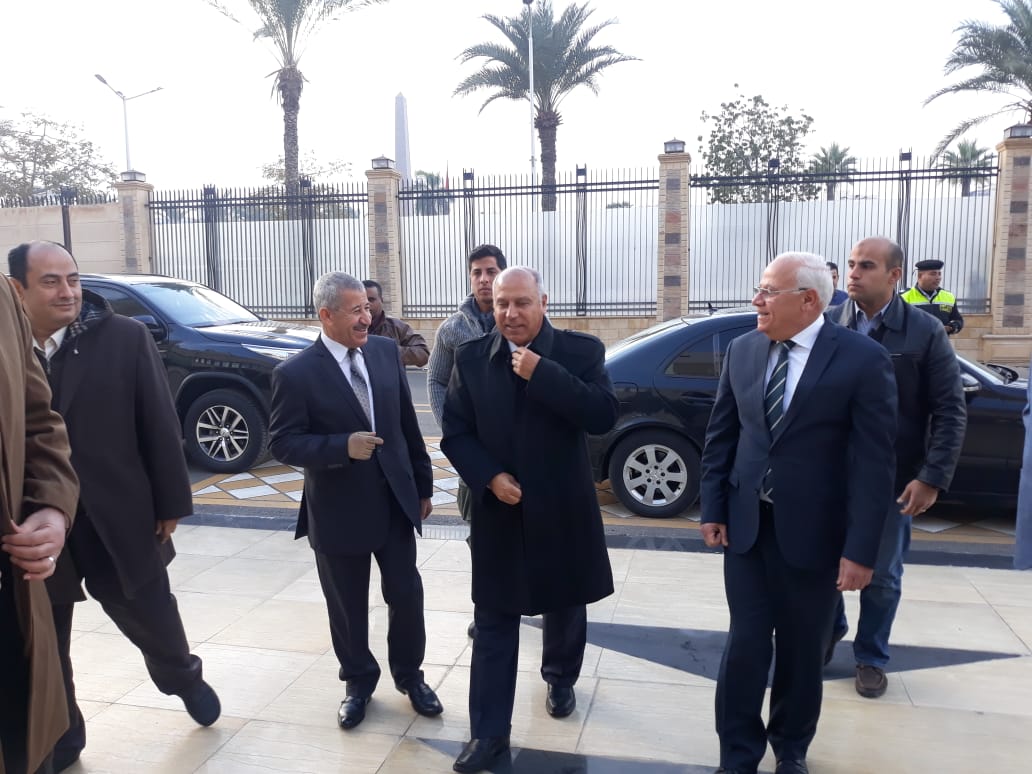 محافظ بورسعيد يستقبل وزير النقل لتفقد عدد من المشروعات وافتتاح أعمالتطوير محطة السكة الحديد (2)