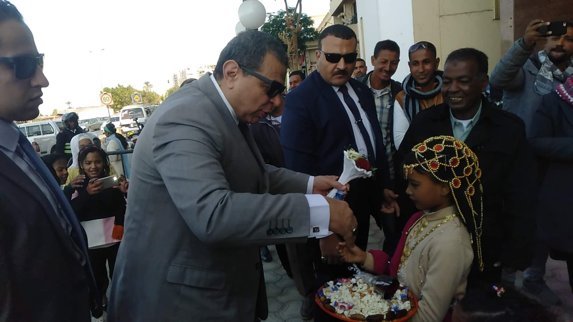 وزير القوى العاملة يفتتح معرض للمشغولات اليدوية المصرية السودانية (2)