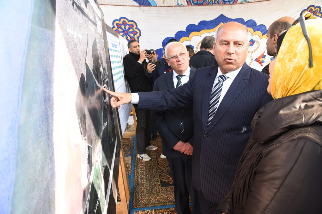 وزير النقل ومحافظ بورسعيد يتابعان سير العمل في أزدواج كوبري ٦.٥ علي الطريق الدولي الساحلي (1)