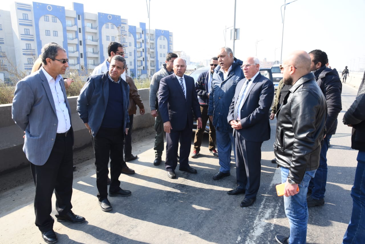 وزير النقل ومحافظ بورسعيد يتفقدان كباري وطرق منطقة الرسوة  (8)