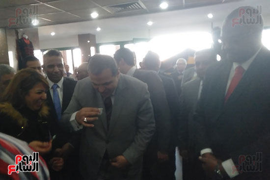 وزير القوى العاملة يختتم جولته بالصعيد بزيارة أسوان (6)