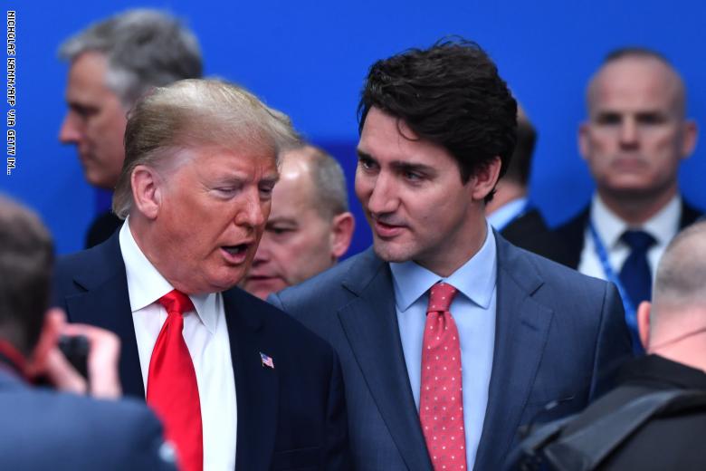 رئيس وزراء كندا بجانب ترامب