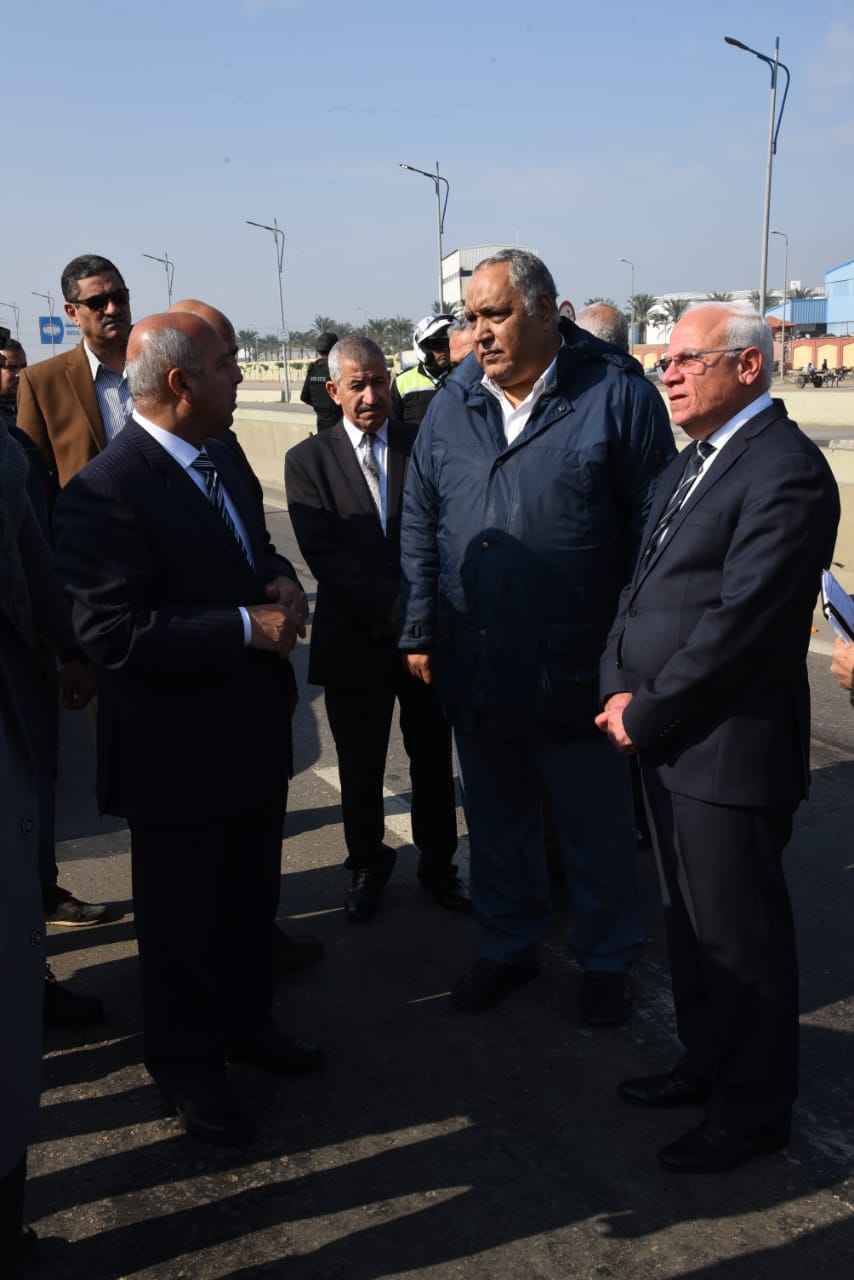 وزير النقل ومحافظ بورسعيد يتفقدان كباري وطرق منطقة الرسوة  (1)