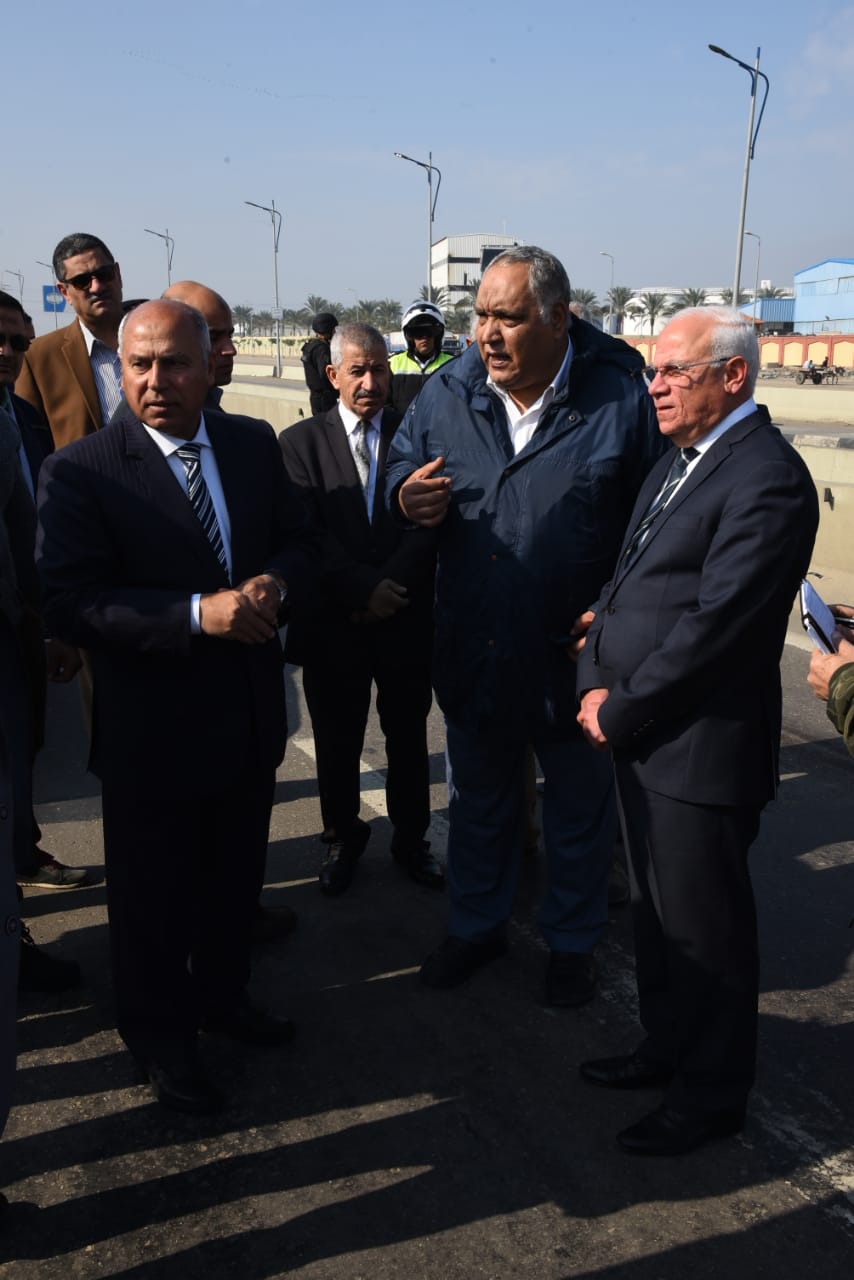 وزير النقل ومحافظ بورسعيد يتفقدان كباري وطرق منطقة الرسوة  (4)