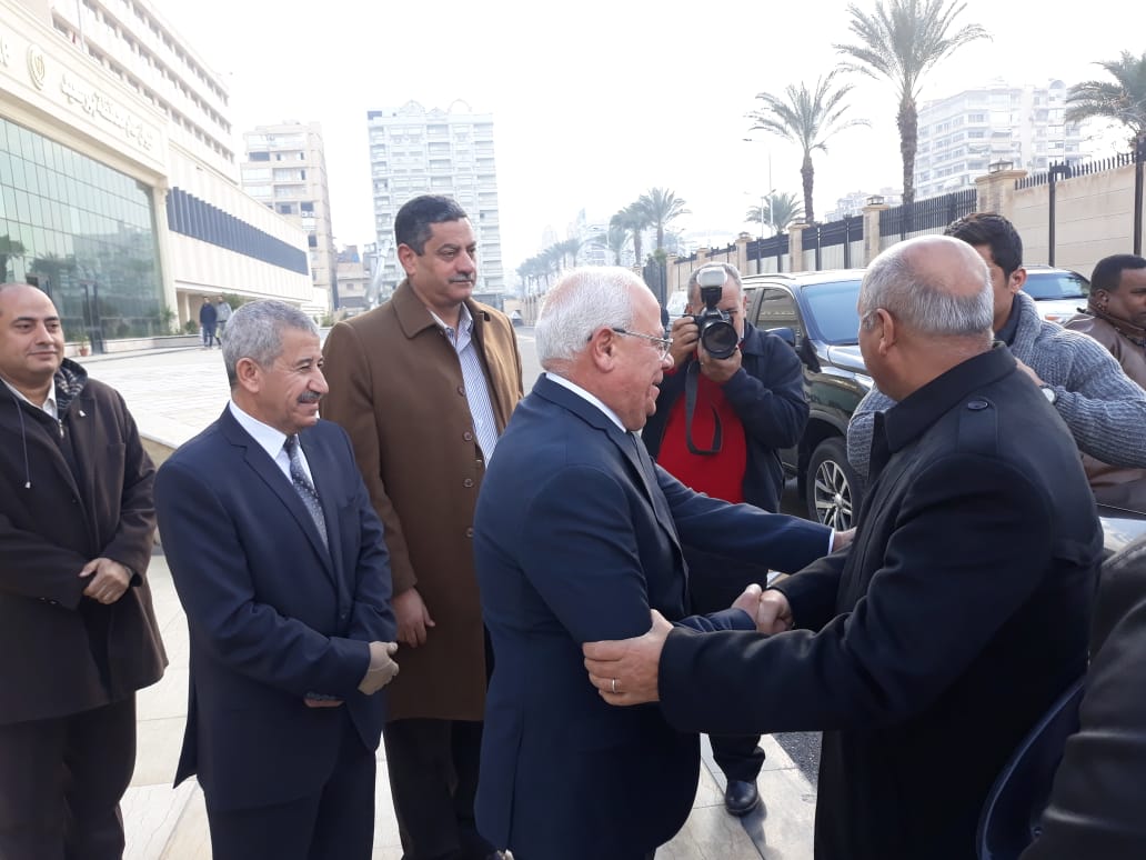محافظ بورسعيد يستقبل وزير النقل لتفقد عدد من المشروعات وافتتاح أعمالتطوير محطة السكة الحديد (4)