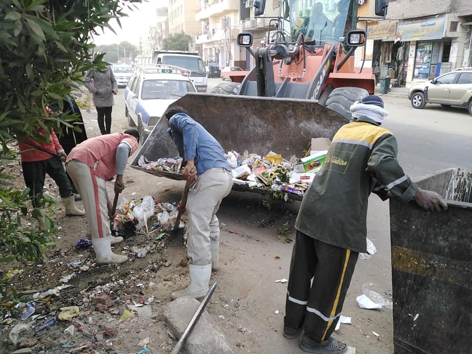 حملة نظافة كبري بشوارع حي جنوب الأقصر (2)