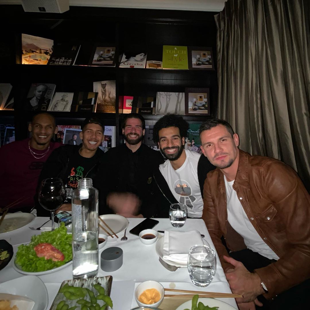 محمد صلاح فى دعوة عشاء مع زملائه فى ليفربول