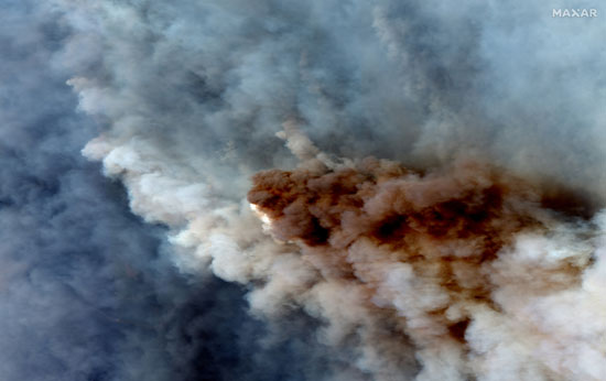الدخان الكثيف جراء حرائق الغابات