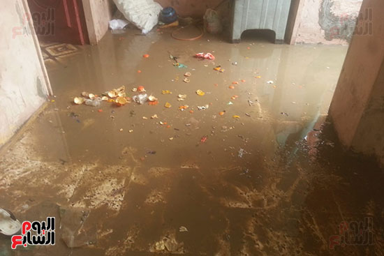 مياه الصرف تغرق منازل بقرية أبشان ببيلا كفر الشيخ (1)