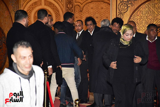 منير يتلقى عزاء مدير اعماله منير يتلقى عزاء مدير اعماله