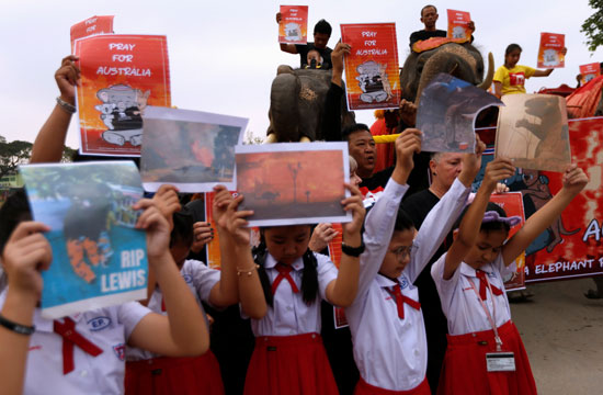 أطفال-مدارس-تايلانديين-يشاركون-فى-المسيرة