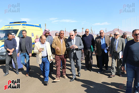 محافظ جنوب سيناء يتفقد الاستعدادات لمهرجان شرم الشيخ التراثى للهجن (3)