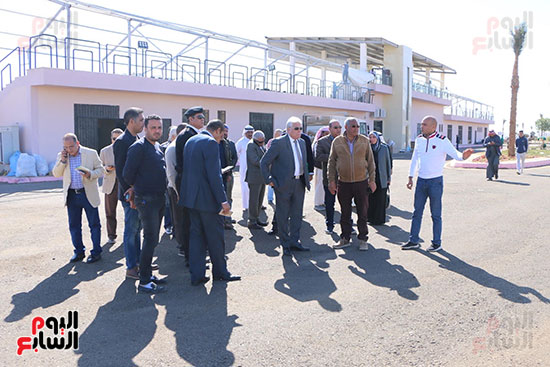 محافظ جنوب سيناء يتفقد الاستعدادات لمهرجان شرم الشيخ التراثى للهجن (2)