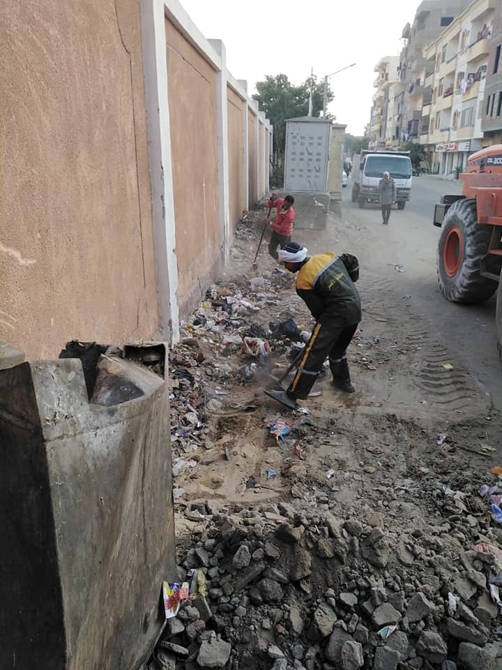 حملة نظافة كبري بشوارع حي جنوب الأقصر (3)