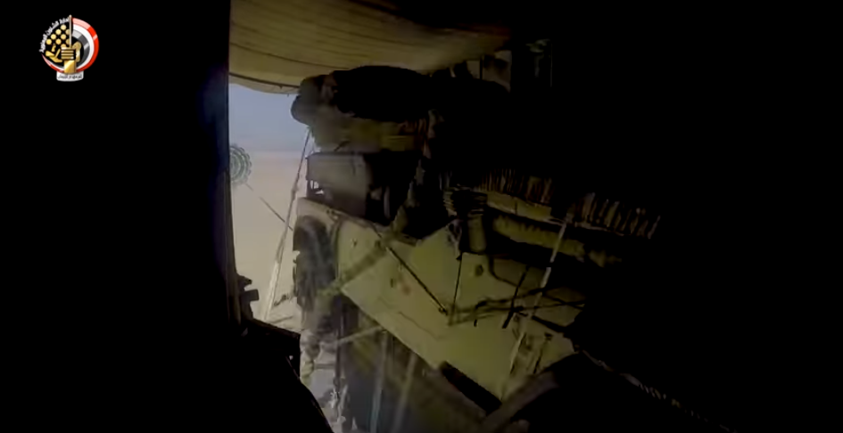 اسقاط عربات محملة من الطائرات