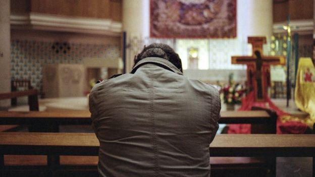 اللاجئ النيجيرى داخل كنيسة فى لندن اللاجئ النيجيرى داخل كنيسة فى لندن