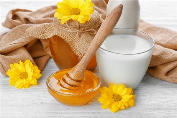 وصفات طبيعية من العسل والحليب