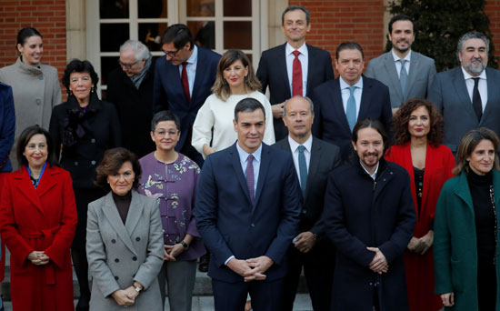 صورة-جماعية-للحكومة-الإسبانية-الجديدة