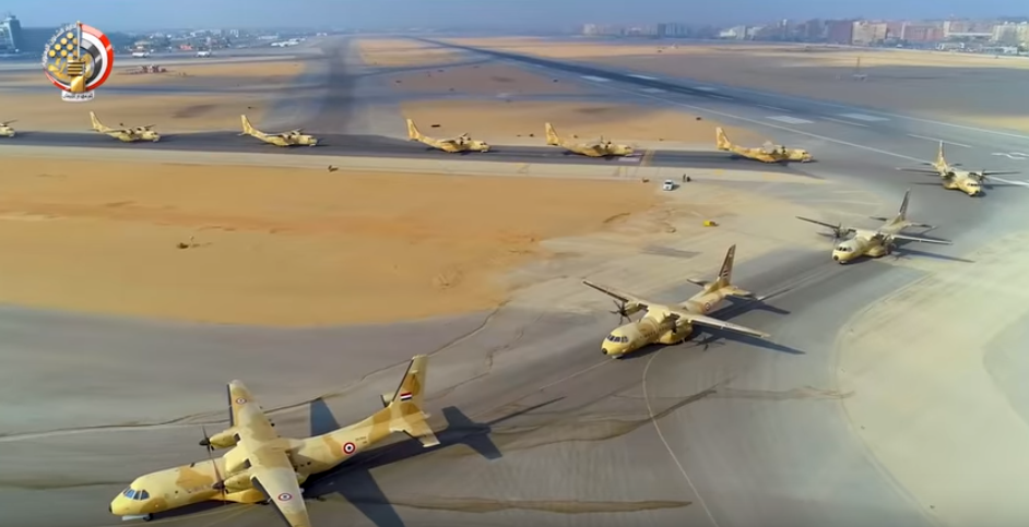 طائرات ناقلة بالجيش المصرى