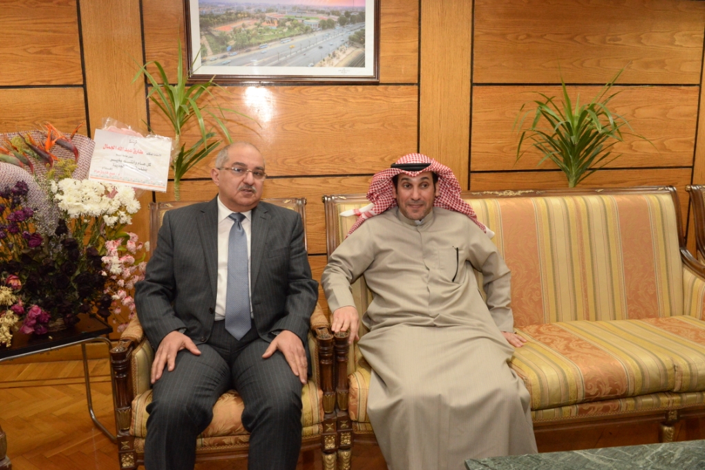 رئيس جامعة أسيوط يلتقي المستشار الثقافي لدولة الكويت الشقيقة (2)