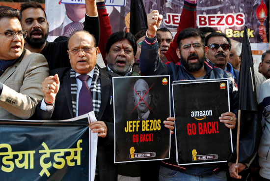 مظاهرات-بالهند-احتجاجا-على-زيارة-جيف-بيزوس